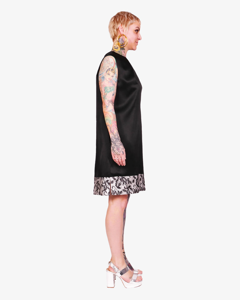 Simple dress with seam pockets